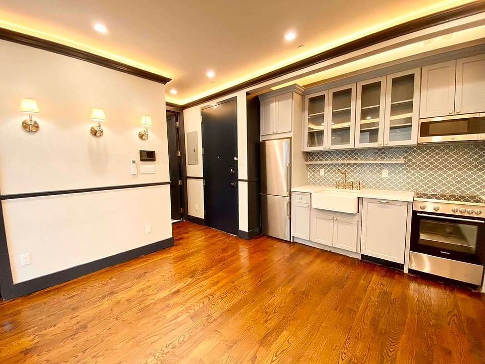 1st image of 920 Pacific St #22