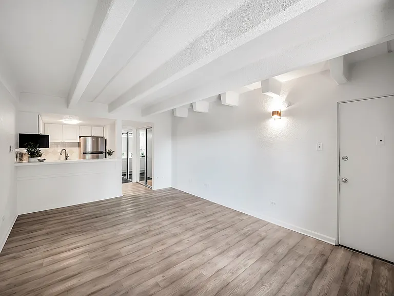 655 N Pearl St #405 — Photo 5