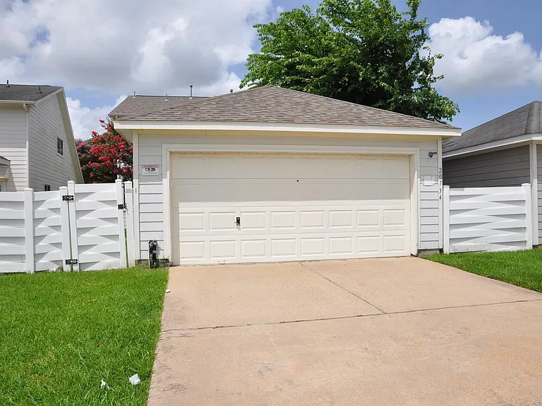 20734 Settlers Lake Cir N — Photo 35