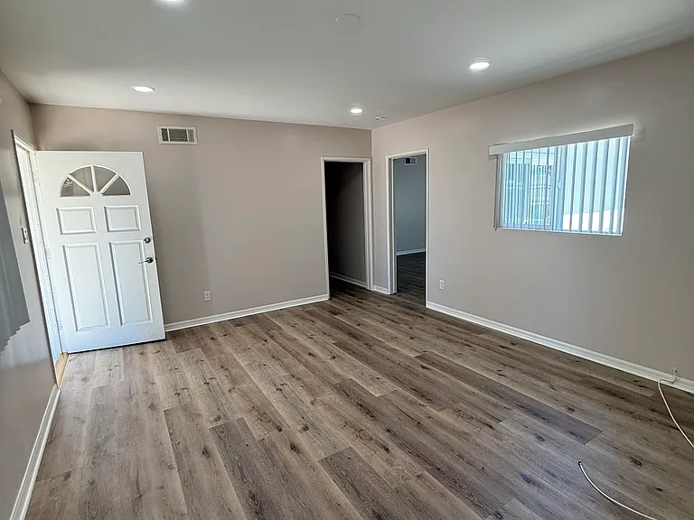22861 Saticoy St — Photo 26