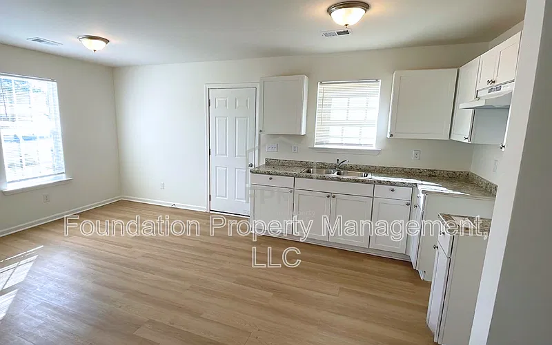 4 bed, 2.0 bath, 1268 sqft, $1,395 — Photo 4