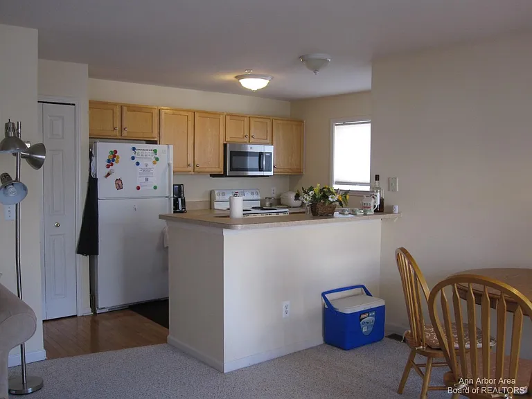 2806 Barclay Way — Photo 3