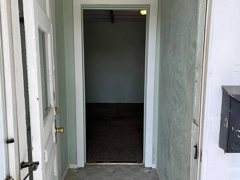 2511 NE Adams St — Photo 2