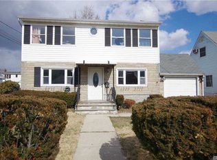1016 Mirabelle Ave, Westbury, NY 11590