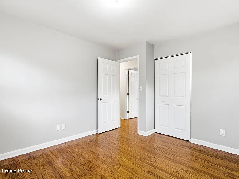 2403 Silverbrook Ave — Photo 25