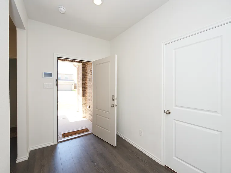 6225 Bracken Dr — Photo 3