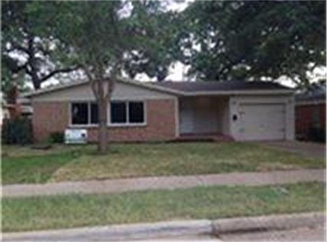 1st image of 1220 Fair Oaks Dr