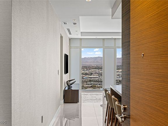 4th image of 3750 Las Vegas Blvd S