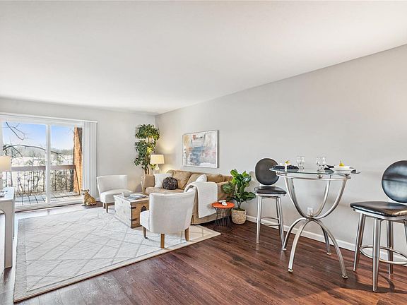 4th image of 2020 Greenglen Dr APT 204