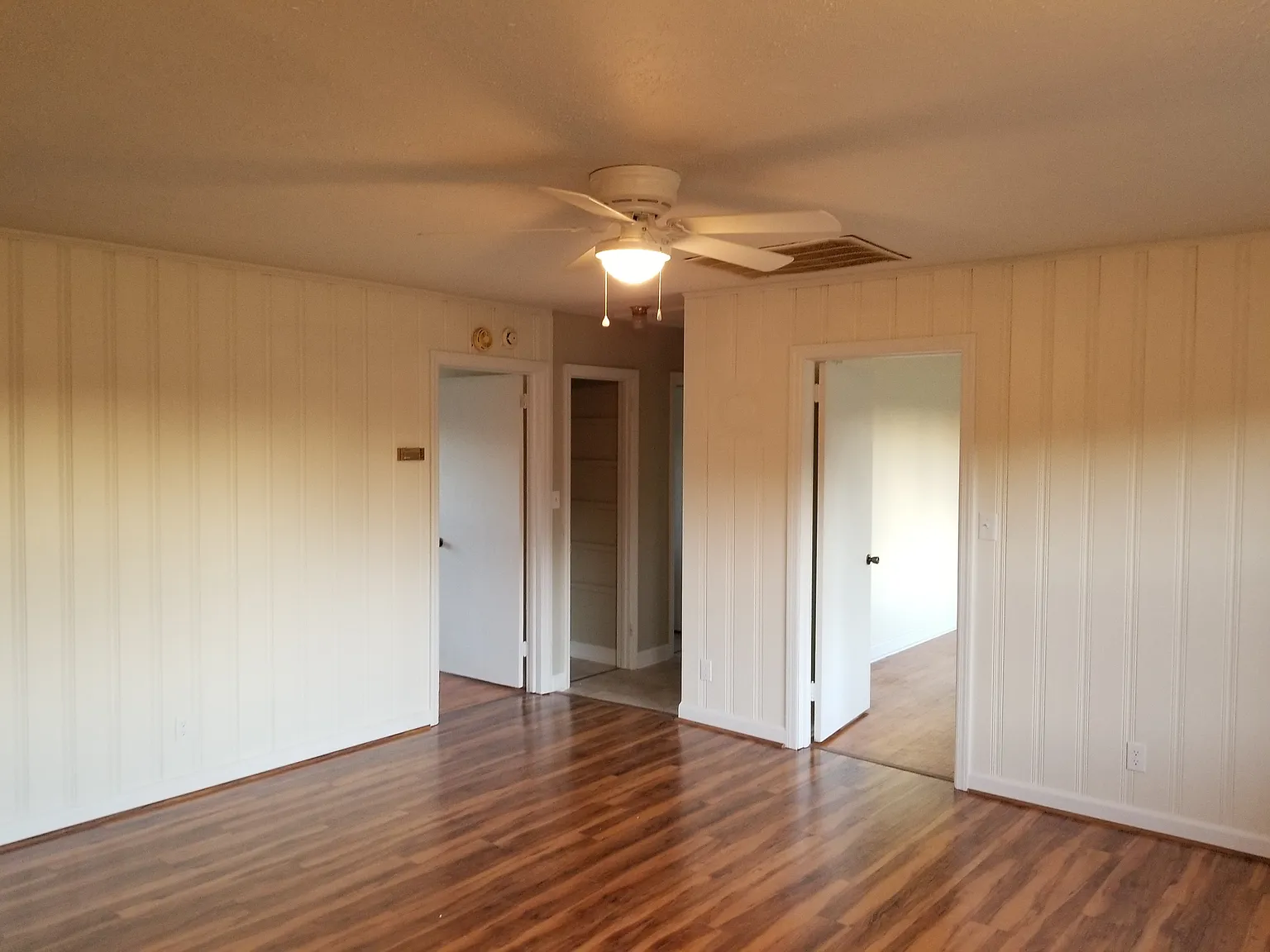 3 bed, 2001 sqft, $2,000 — Photo 2