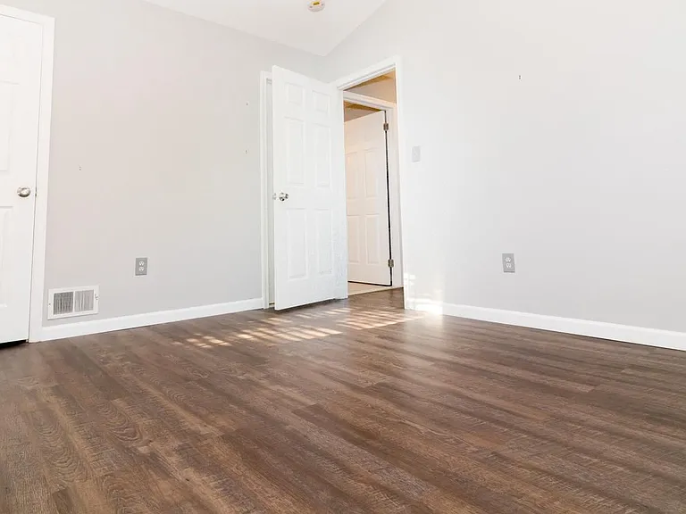 721 Walden Cir — Photo 11