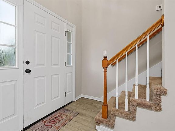 3rd image of 439 Ridgewood Dr