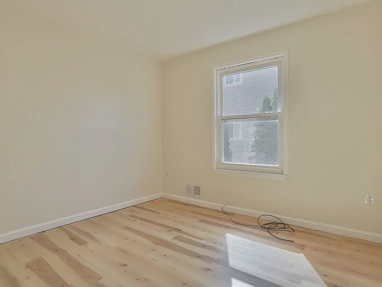 220 Astoria Pl #2 — Photo 15
