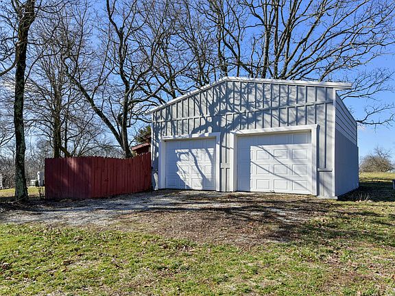 4th image of 11822 Benton Ln