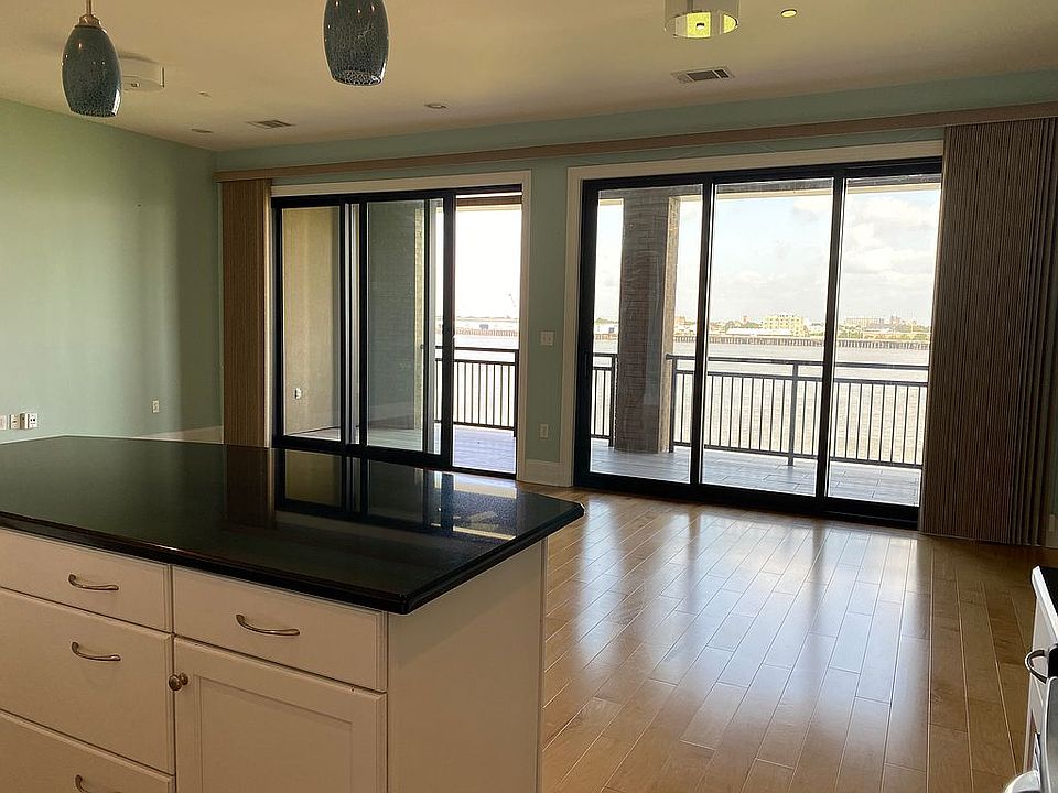 1st image of 504 1st St Unit 302