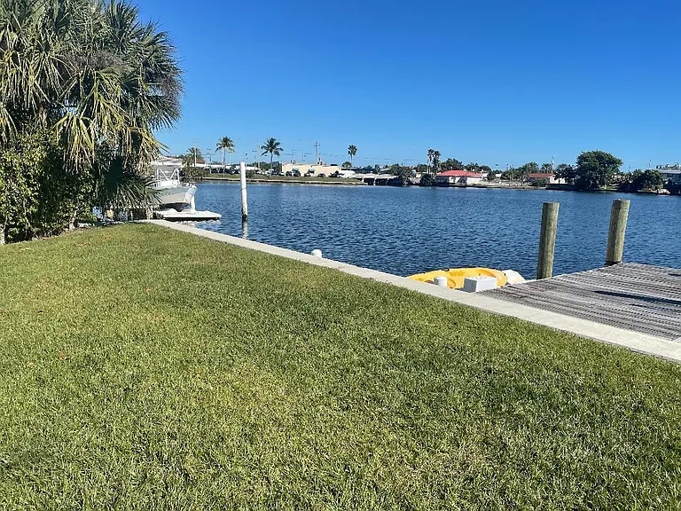 Left Side of Yard, 90 Foot Seawall and Lake View - Ocean Access/Intracoastal