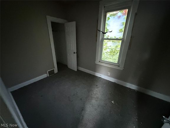 4th image of 653 E 159th St