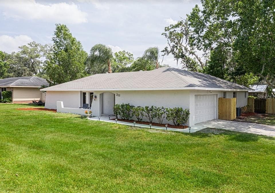 1st image of 211 Greenwoods Dr