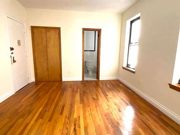 2nd image of 22 W 77th St #47B