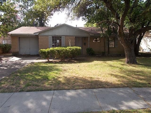 1st image of 2809 Eastbrook Dr