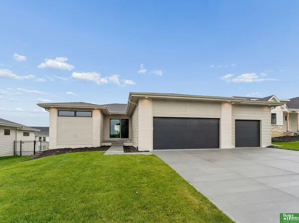 3310 S 212th St, Elkhorn, NE 68022