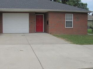 209 N Pine St, Marion, IL 62959