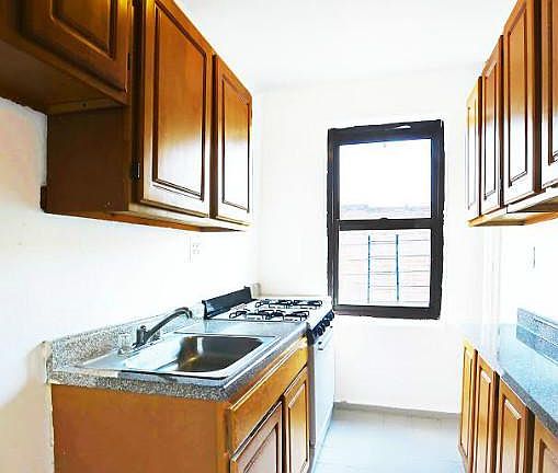 3rd image of 145 Seaman Ave APT 5D