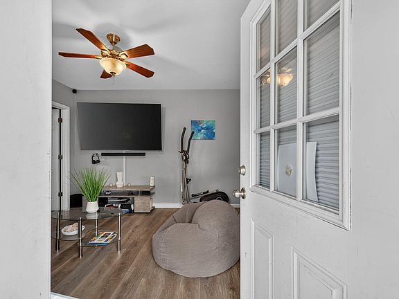 4th image of 394 Denny St