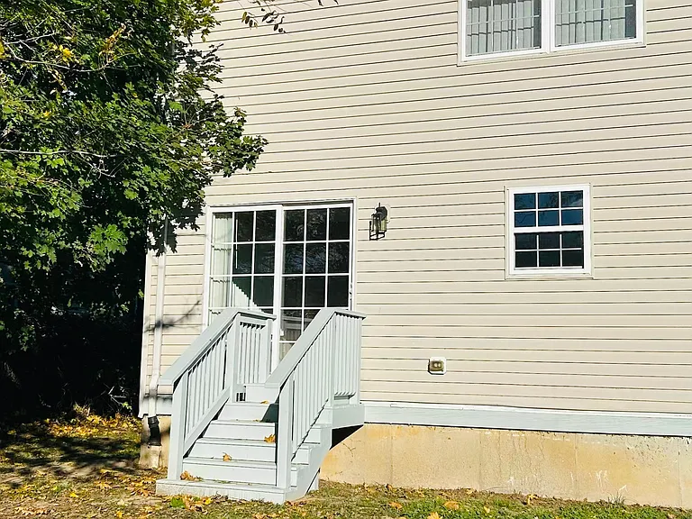 210 E Hazeldell Ave — Photo 8