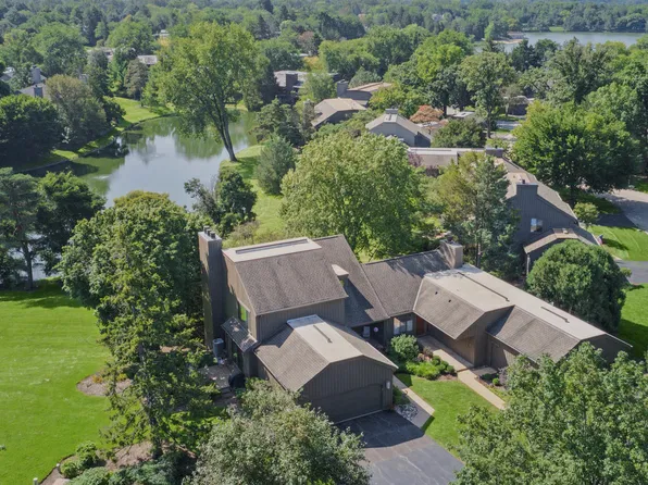 463 Woodview Rd, Lake Barrington, IL 60010