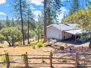 18510 Wawona Dr, Groveland, CA 95321
