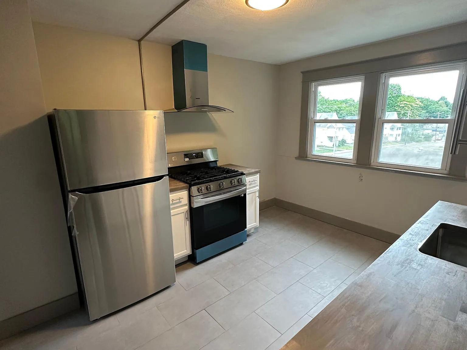 2 bed, $1,800 — Photo 2
