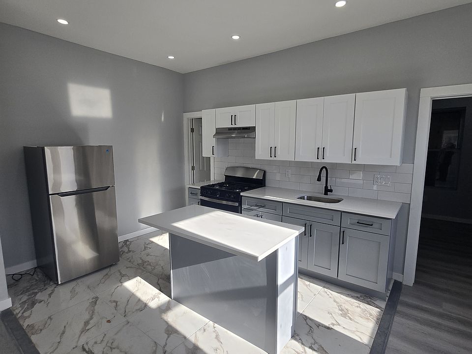 1st image of 354 S 10th St #1L