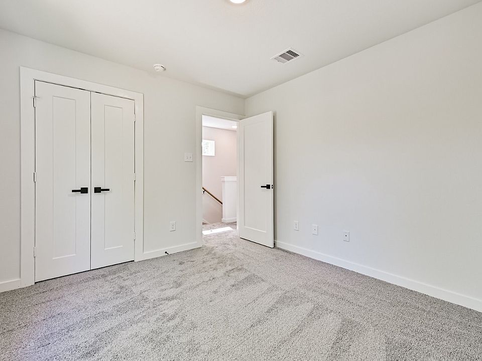 2nd image of 6822 Balalaika Rd