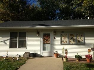 402 Main St, Wapella, IL 61777