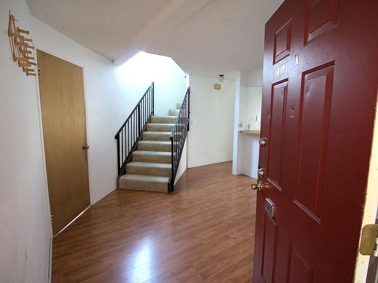 5018 11th Ave NE #A — Photo 3