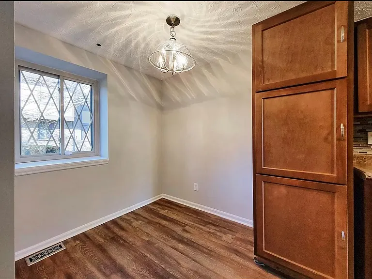 7519 Blackstone Ct — Photo 15