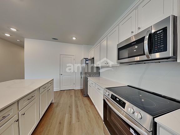 4th image of 395 Hickory Pointe Loop