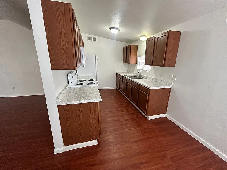 1405 E McWilliams Ave — Photo 8