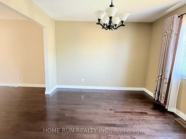 2067 Legrand Cres — Photo 3