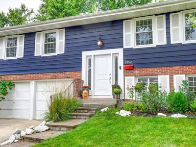 1352 W Oakmont Rd, Hoffman Estates, IL, 60169