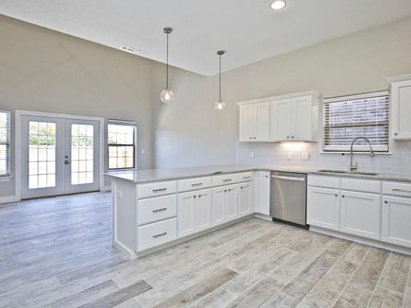 4th image of 2624 SW Livingston Sq