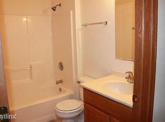 534 Partridge Full Bath
