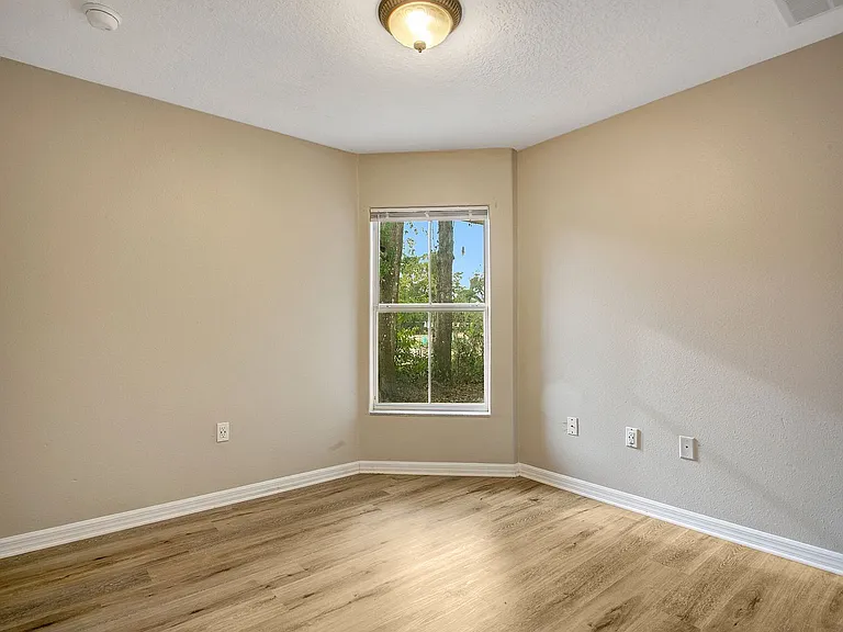 225 E Pine Ave — Photo 17
