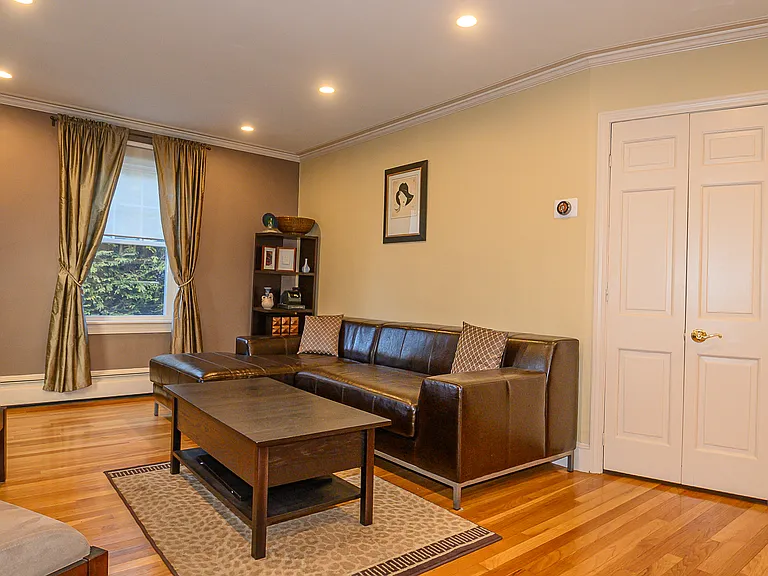 508 Pleasant St — Photo 9