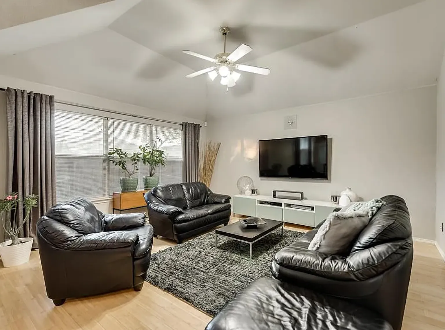 4 bed, 1922 sqft, $2,400 — Photo 4