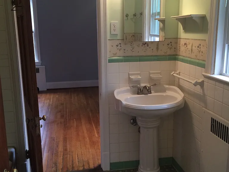 534 Logan St — Photo 31