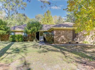 112 Lakeside Dr, Vicksburg, MS 39180