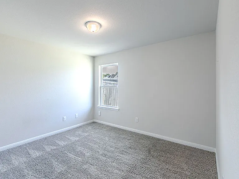 113 University Ave — Photo 15