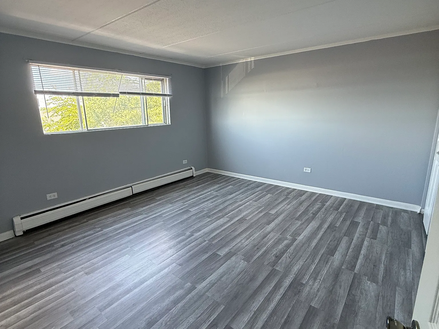 1 bed, 950 sqft, $1,450 — Photo 2